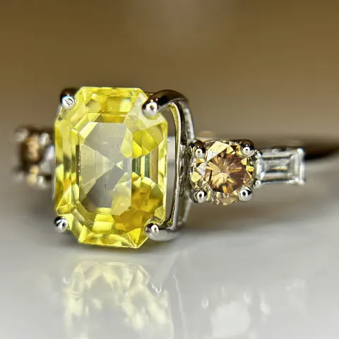 Beautiful 2.34ct Unheated Untreated Natural Ceylon Yellow Sapphire Diamonds & 950 Platinum