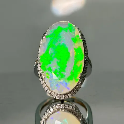 Beautiful Faceted 7.74 CT Natural Opal Ring With Natural Diamond & 18k Gold