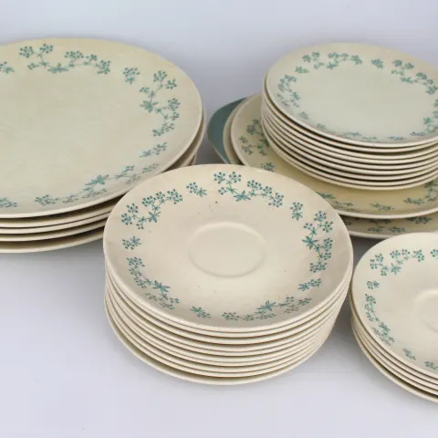 Collection of Royal Doulton April Showers 31 Pieces