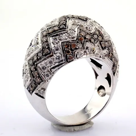 18K White Gold Ring Detailed With Brilliant Diamonds