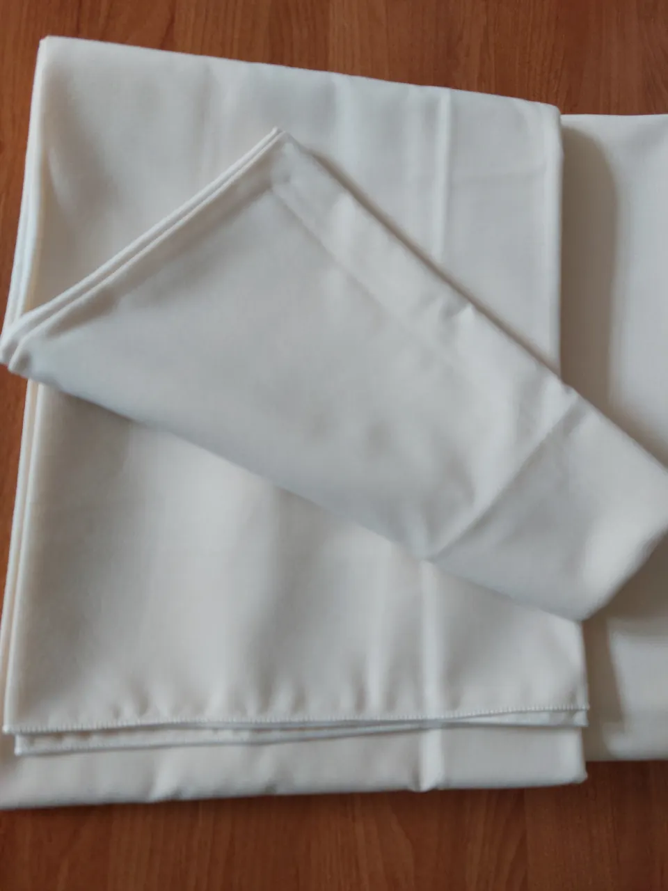 Pack of 5 brand new tablecloths