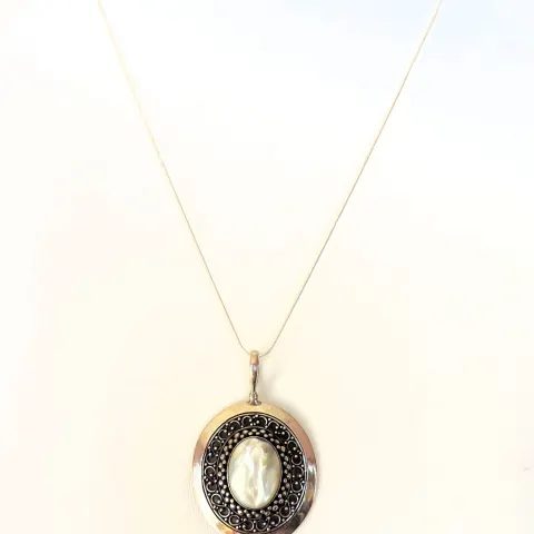 Vintage Sterling Silver SUARTI Mother of Pearl  Necklace with Gift Box