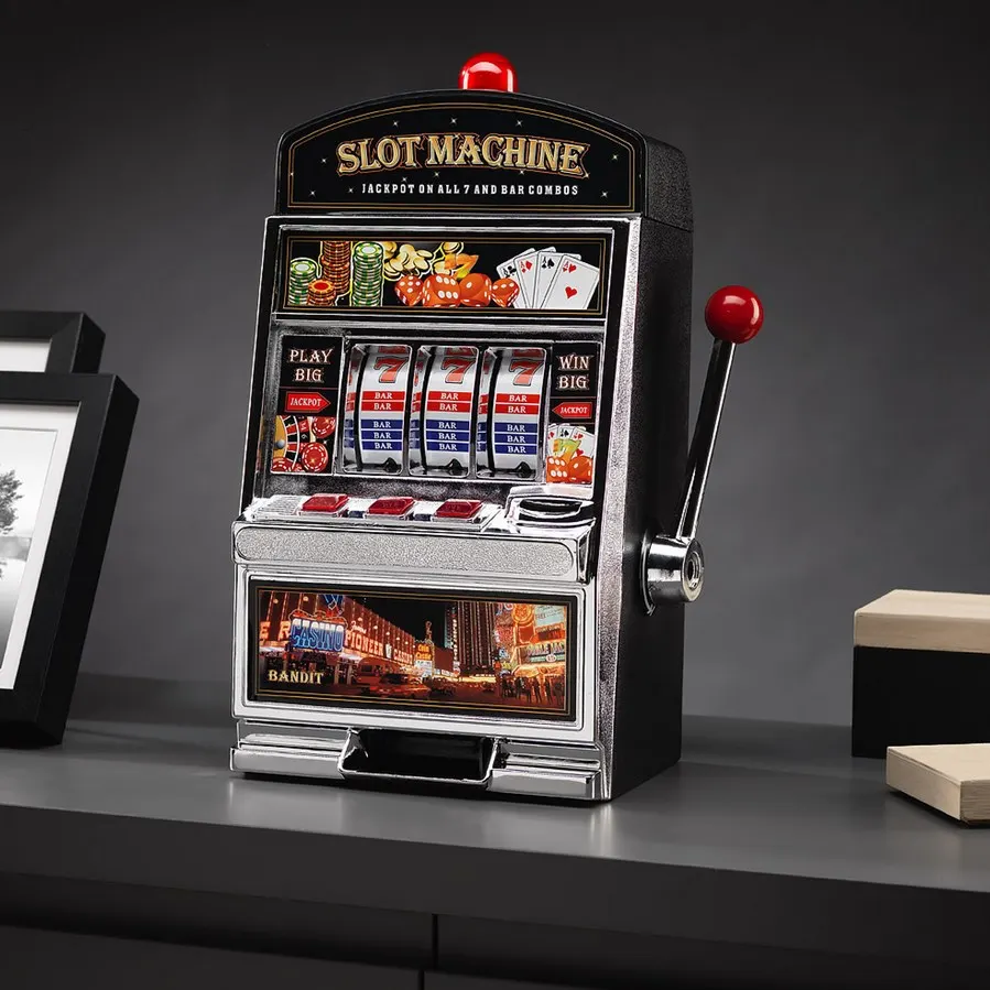 (165/5N) Lot RRP £174. 5x Items. 3x Lucky Slot One Arm Bandit RRP £28 Each. 2x Candy Grabber RRP £4