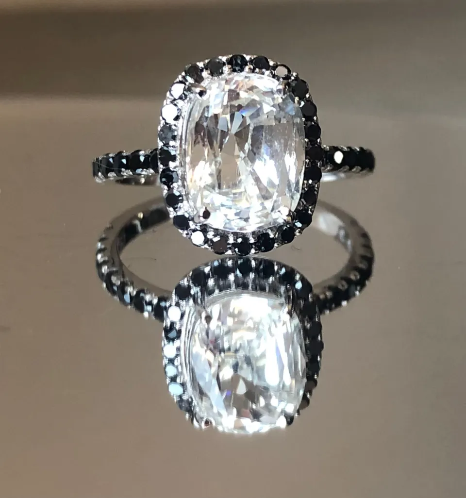 Beautiful 3.15CT Natural Ceylon White Sapphire W Natural Diamonds & 18kGold