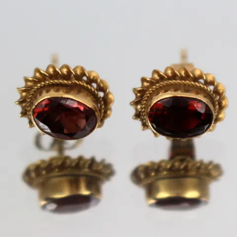 Vintage 9ct Gold Garnet Stud Earrings