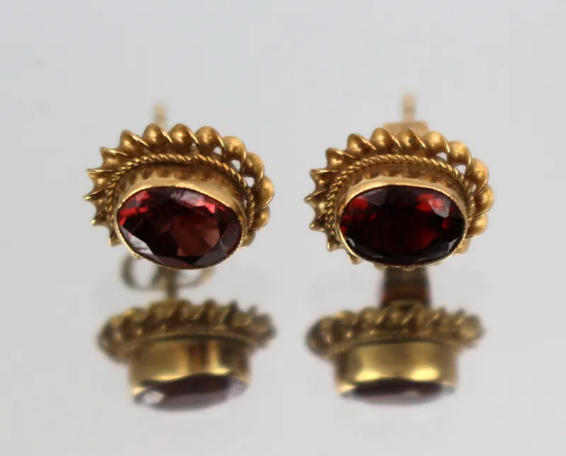 Vintage 9ct Gold Garnet Stud Earrings