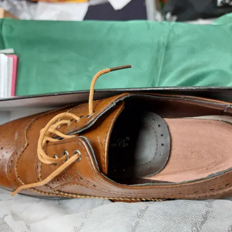 Brown shoes size 9
