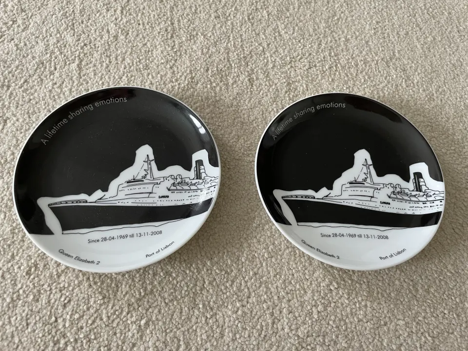 2x Queen Elizabeth 2 Plates