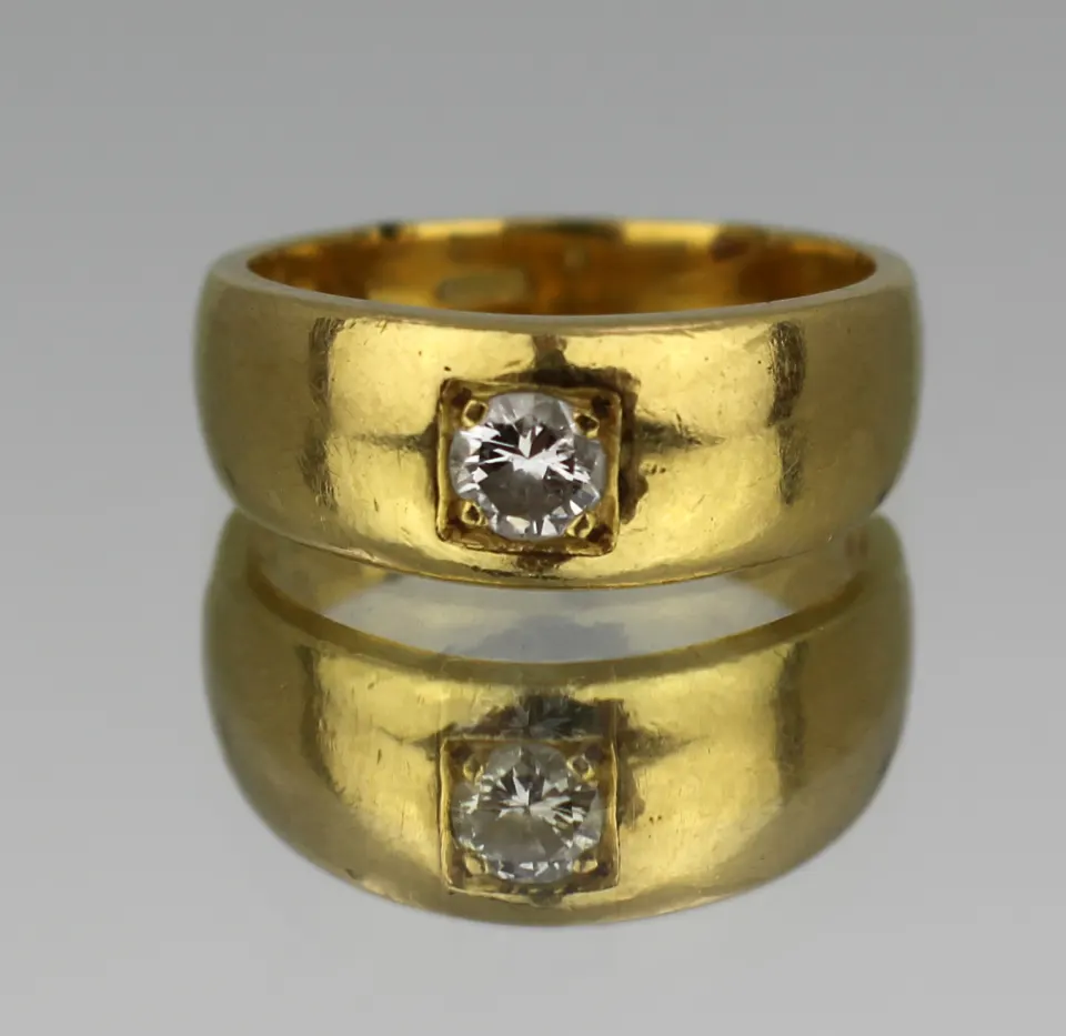 0.28ct Diamond 18ct Gold Signet Ring