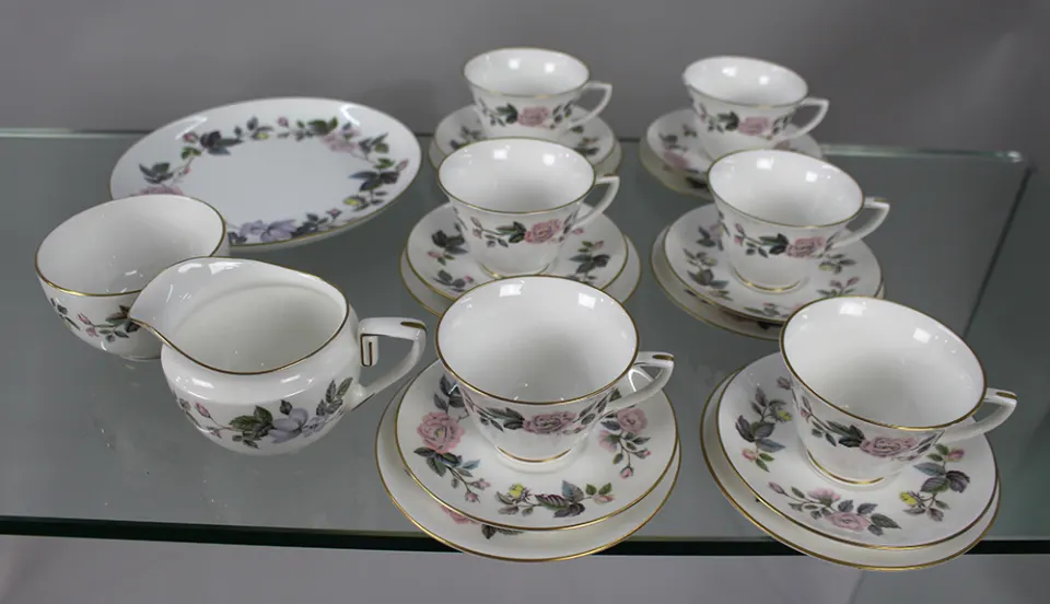 Royal Worcester “June Garland“ 6 Place Tea Service
