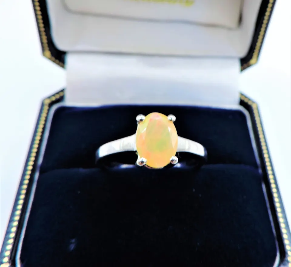Cabochon Opal Ring 1.55 carats Sterling Silver New with Gift Pouch