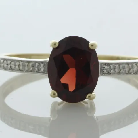 9ct Yellow Gold Diamond And Garnet Ring (G1.47) 0.04 Carats