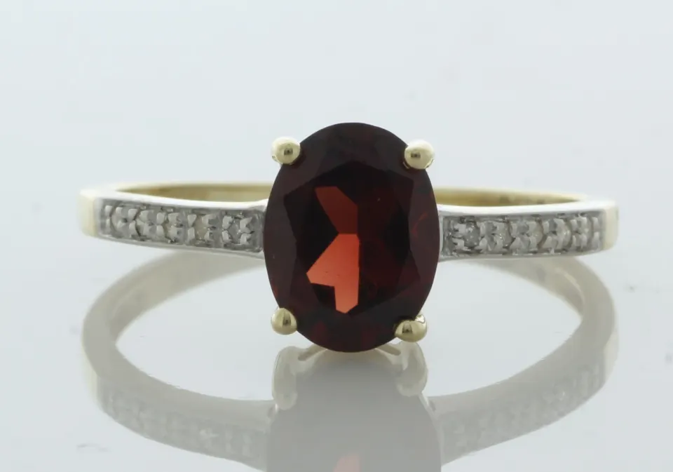 9ct Yellow Gold Diamond And Garnet Ring (G1.47) 0.04 Carats