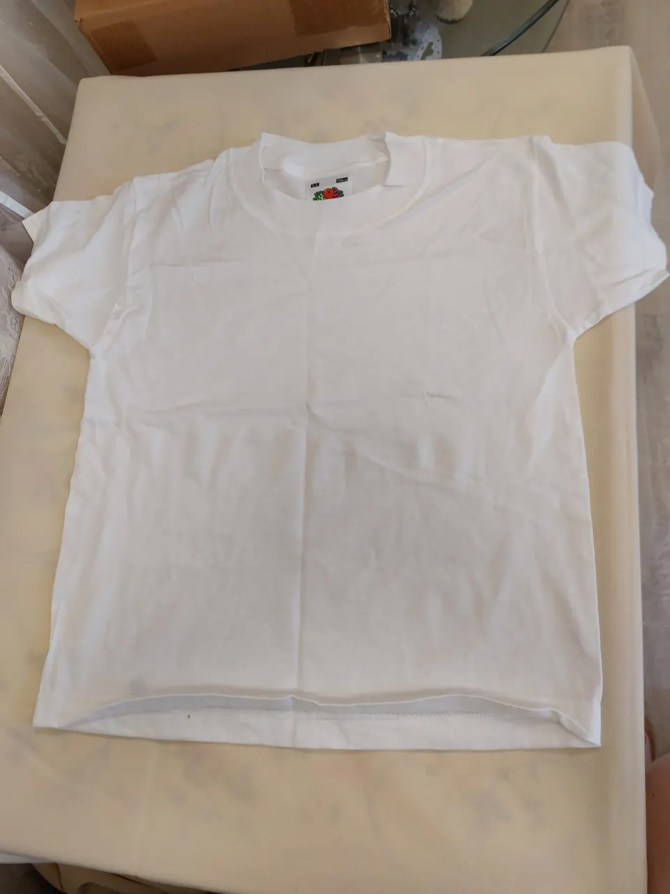 White Teeshirts Age 3 To 4 x 6