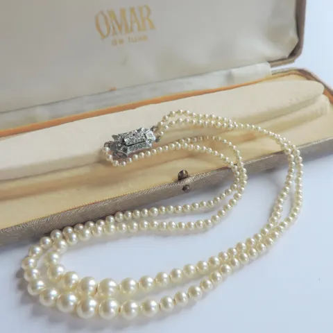 Vintage 16 inch Double Strand Pearl Necklace in Presentation Box