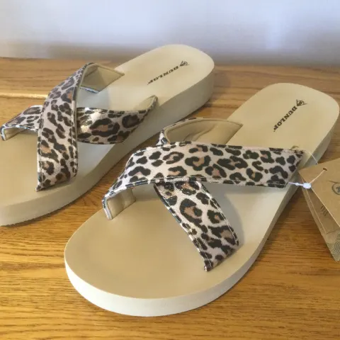 Dunlop “Leo” Ladies, Low Wedge, Flip Flop Sandals, Size 6, Beige Leopard - Brand New