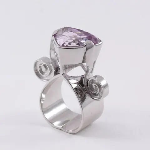 14 K / 585 White Gold Kunzite (IGI certified) Designer Cocktail Ring