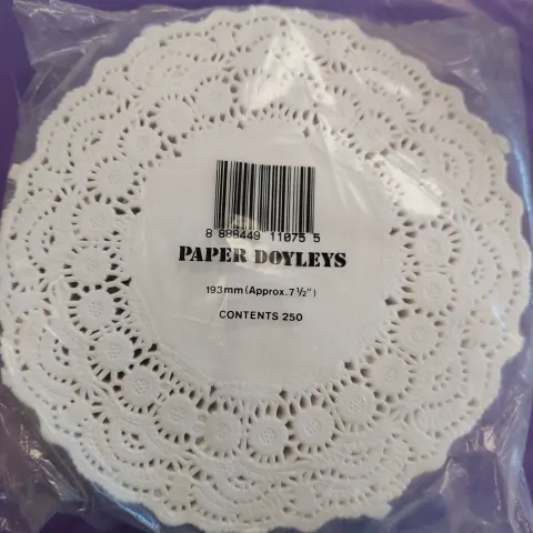 Paper doyleys for catering x 1000
