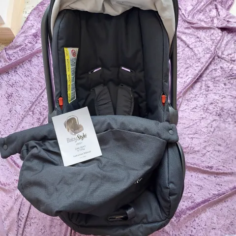 NEW baby car seat Black with cover and sunshade