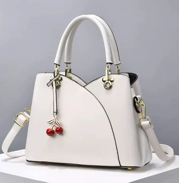 Elevate Your Look With The Trendy Fashion Handbag! Designed For The Modern, Stylish Woman - White