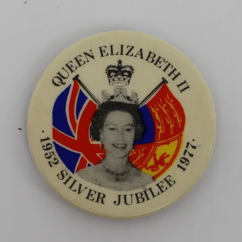 Queen Elizabeth II Silver Jubillee Badge