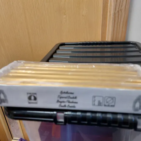 Box of 12 long gold candles