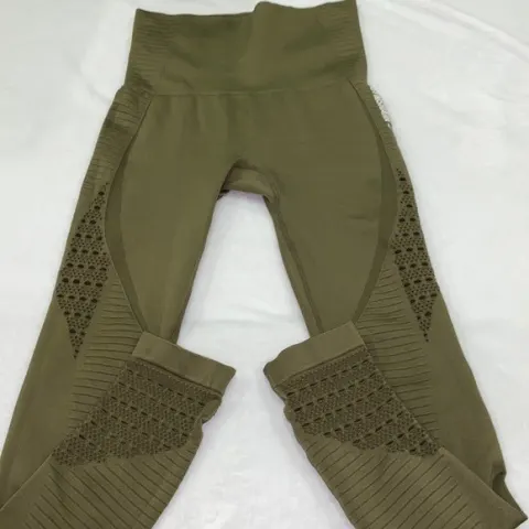 Women Yoga Pants Solid Breathable Spotted Size Medium