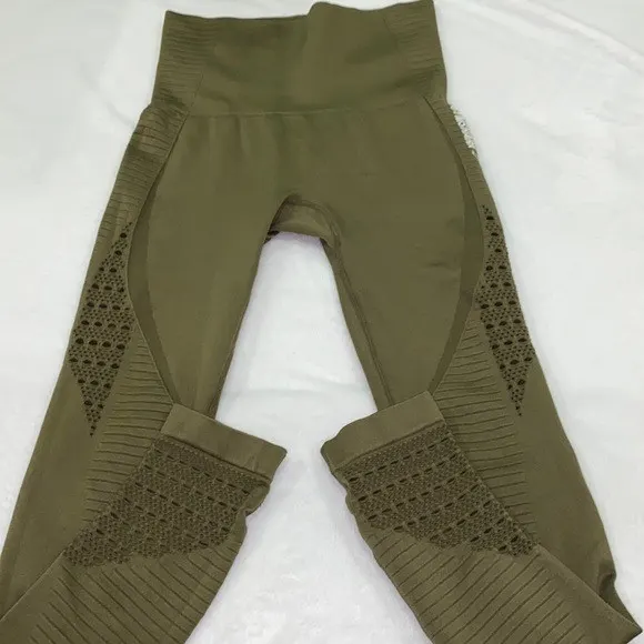 Women Yoga Pants Solid Breathable Spotted Size Medium