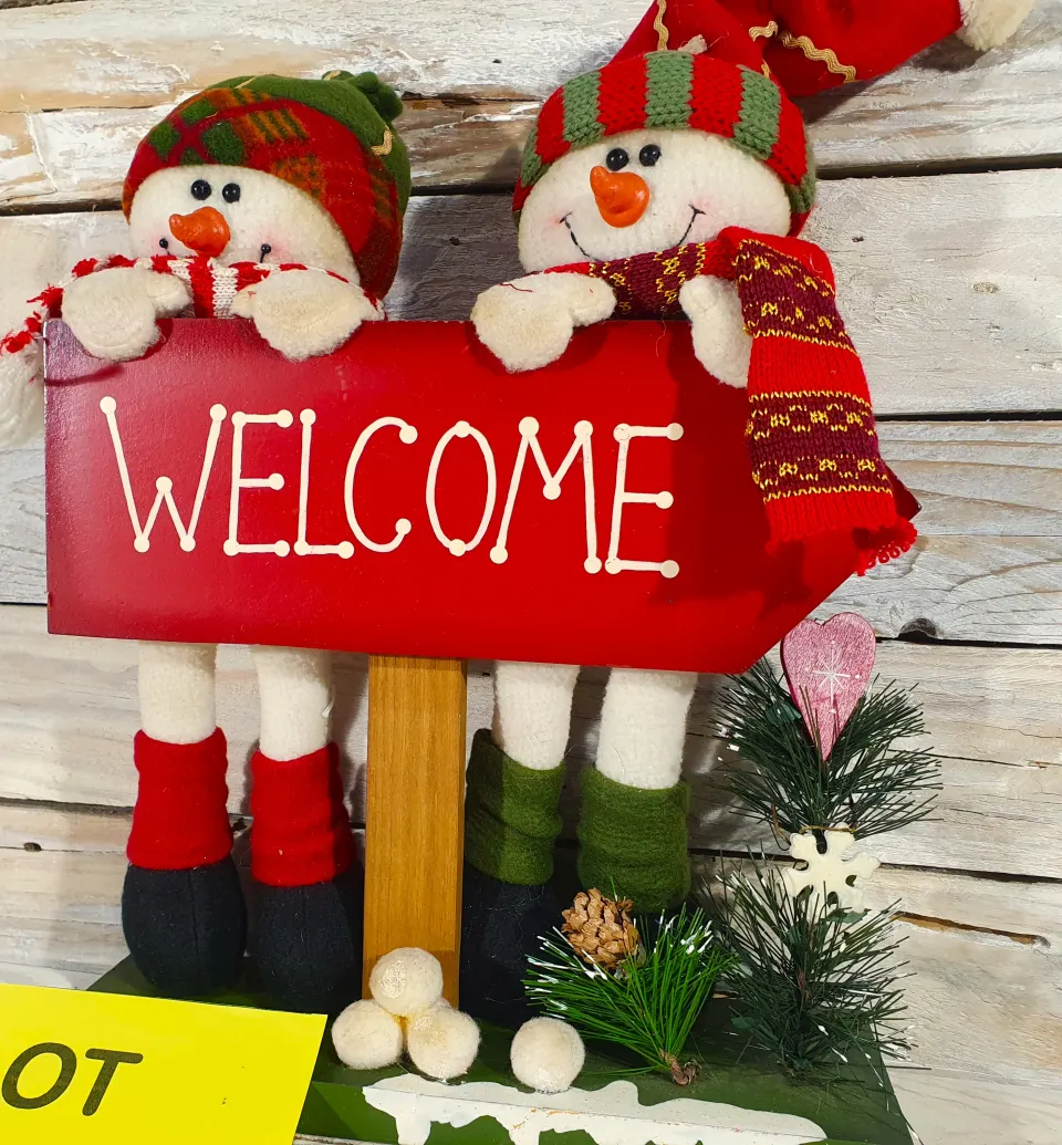 Large Double Figure Welcome Standing Sign. Rrp £59.99