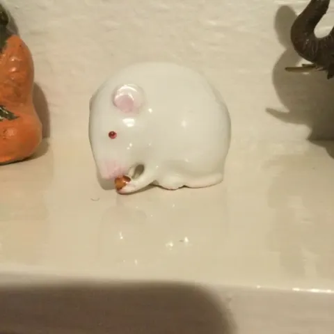 Original Royal Worcester figurine Netsuke Mouse figure