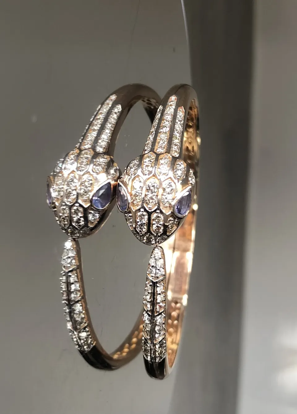 Beautiful Natural Diamond and Tanzanite snake bracelet with 18k rose gold