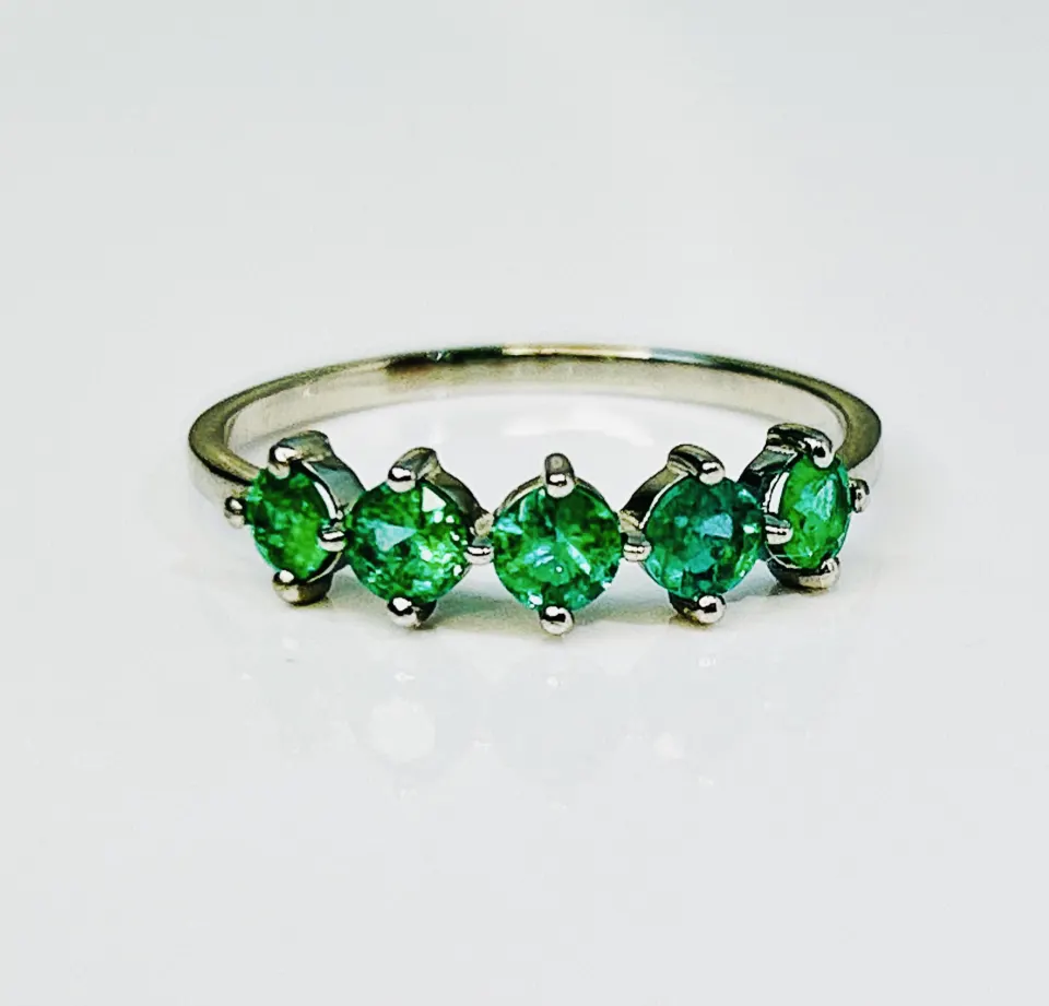 Beautiful Natural Emerald Ring & Platinum 950
