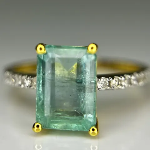 Beautiful Natural Emerald 2.68 CT With Natural Diamonds & 18k Gold