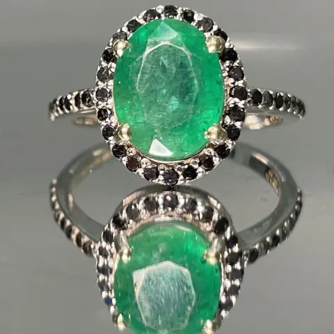 Beautiful Natural Emerald Ring With Natural Black Diamonds And 18k Gold