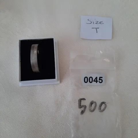 Sterling silver men's 6 mm wedding band.  RRP £89.  0045/500