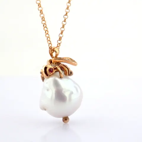 An Exquisite Bee Necklace Detailed With Baroque Pearl, Brilliant Diamonds and Gold