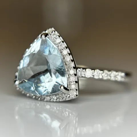 Beautiful 1.86 CT Natural Aquamarine Ring With Natural Diamonds & 18k White Gold