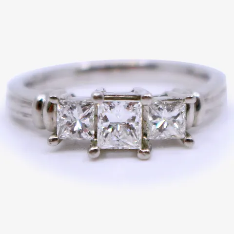 Three Stone 0.98 Carat Diamond Platinum Ring