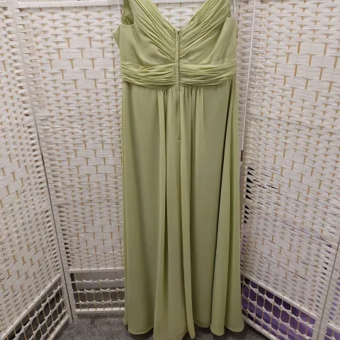 Christina Wu designer dress BM40 in size 18 Kiwi