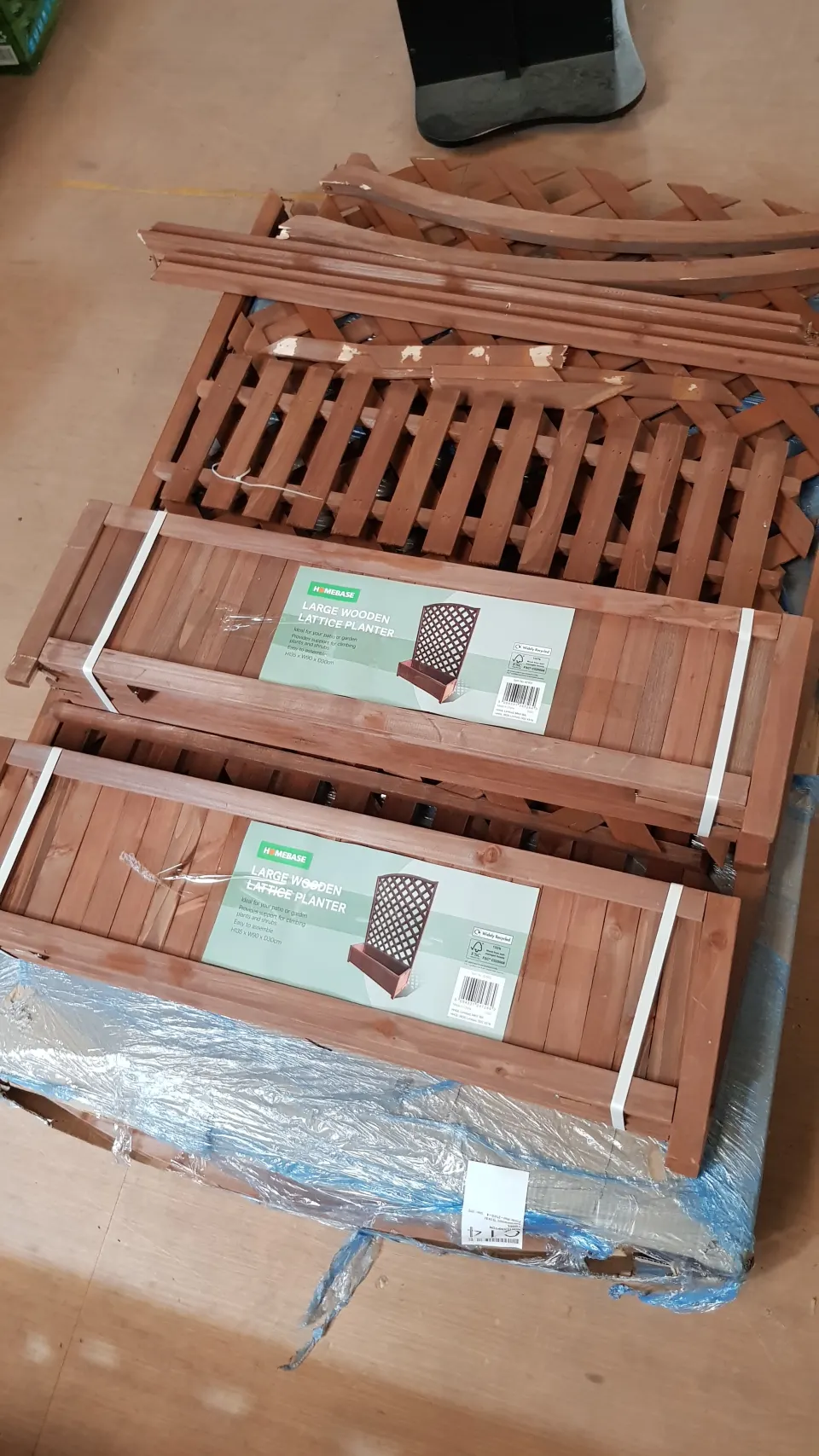 (237/Mez) Approx 8x Large Wooden Lattice Planter (H135x W90x D30cm). PLEASE NOTE ALL UNITS HAVE SOM