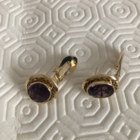 Pair of earrings 18 karat gold with amethyst stones