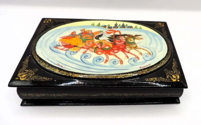 Vintage Artist Signed Hand Painted Russian Lacquer Box