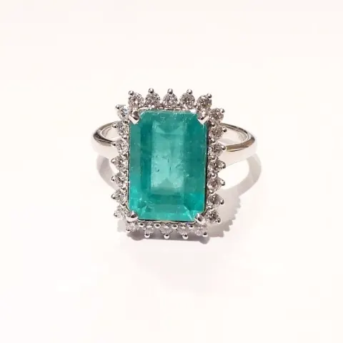 Certified 5.50 ct Natural Emerald and Diamonds 18K White Gold Ring