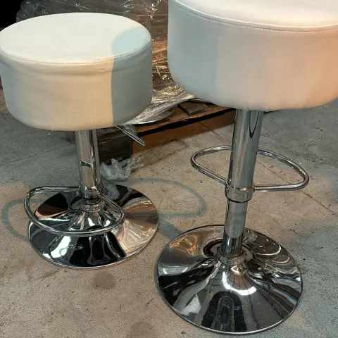 Set of 6 Button Low - High Bar Stools with adjustable gas strut - good clean condition