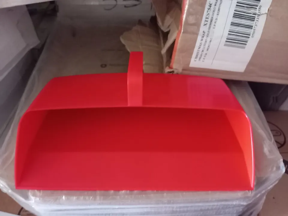 9 x Red Dustpans, ideal for DIY shops, catering business market stalls
