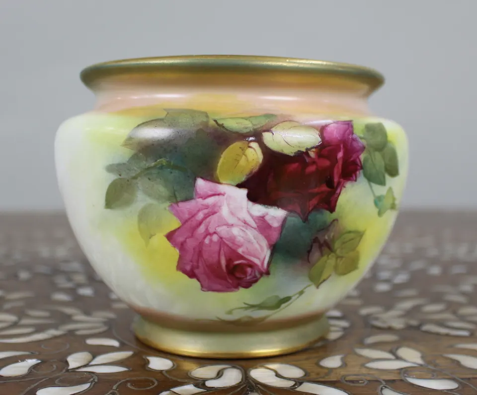 Antique Royal Worcester Hand-Painted Rose Vase – F132 (Date Code 1912)