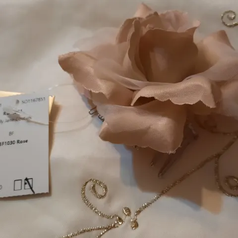Hair decoration comb in rose pink