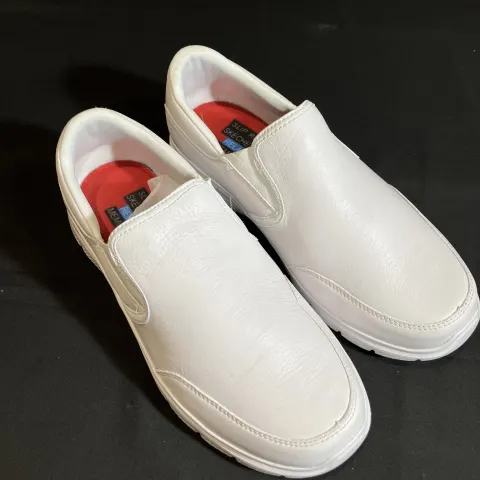 Sketchers worn by Robin Soans