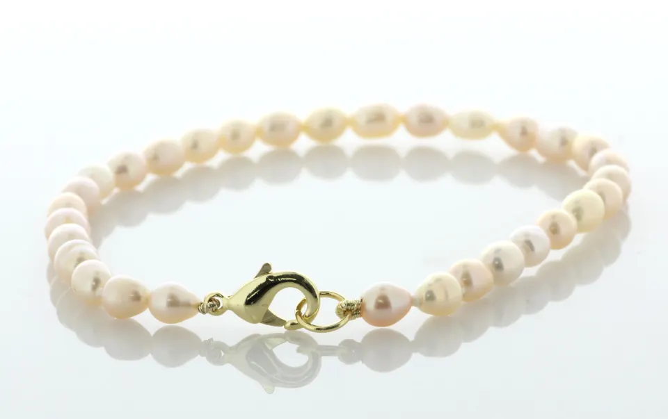 7.5 inch Freshwater Cultured 4.5 - 5.0mm Pearl Bracelet With Brass Clasp