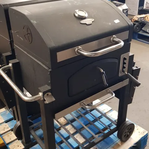 (153/P) Contents Of 2x Pallets – Mixed Used BBQ’s & Parts. To Include 2x UniFlame American Grill 60